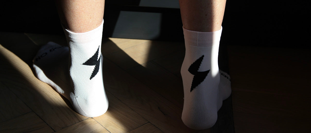 NGNM Power-up cycling socks powder pink back