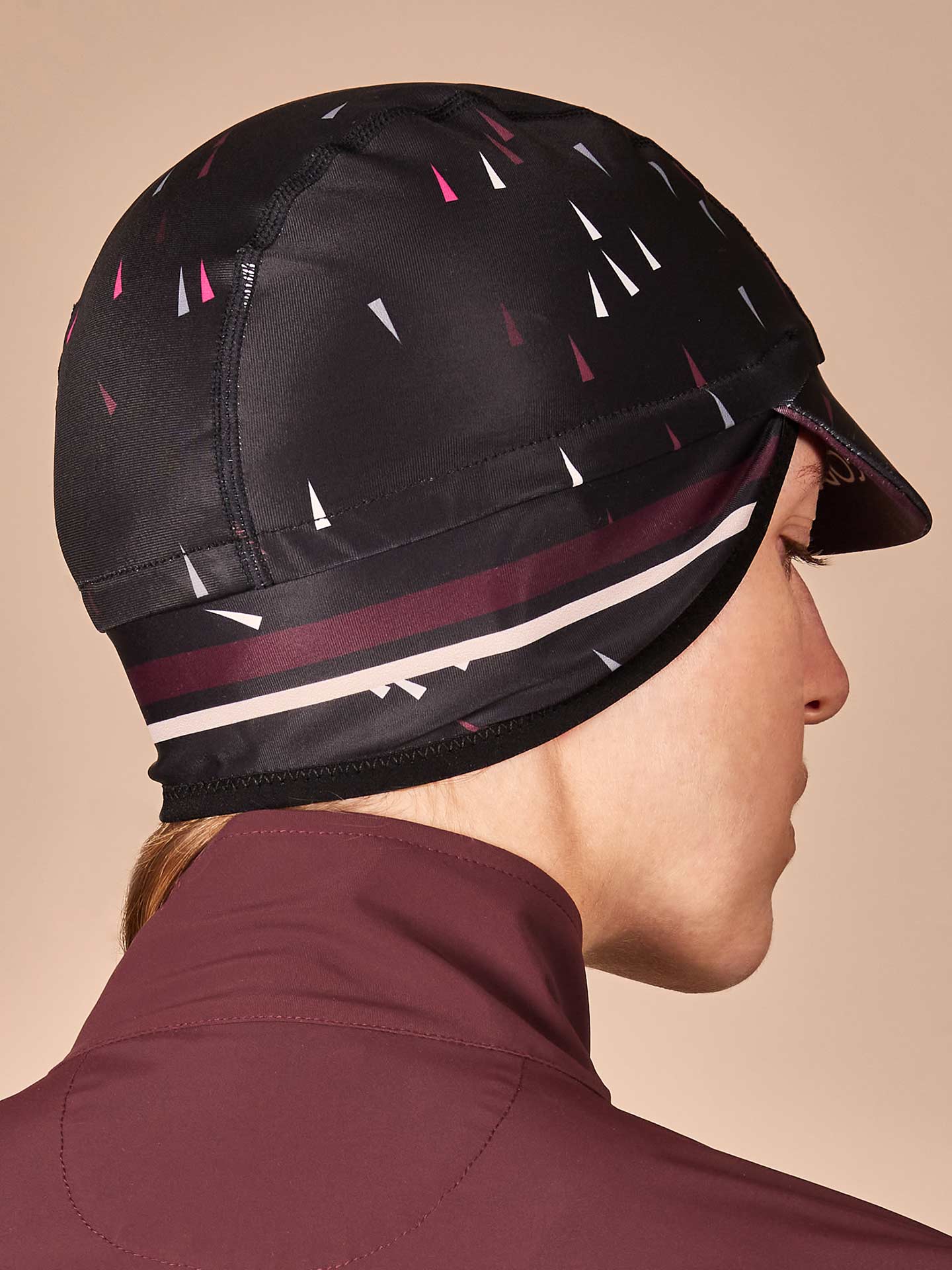 NGNM Winter cap black burgundy ear band