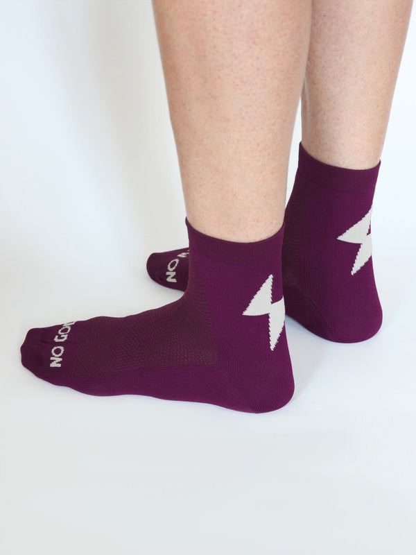 NGNM Power-up cycling socks plum side